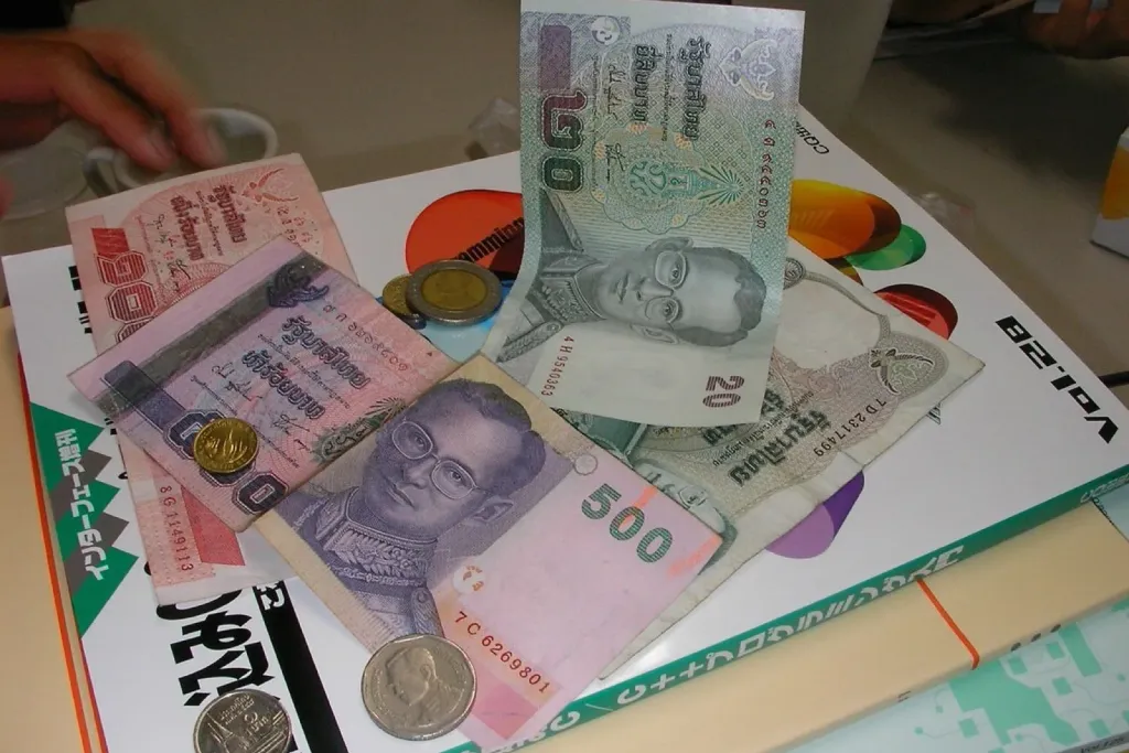 Thai baht banknotes illustrating the 800,000 THB rule for the retirement visa