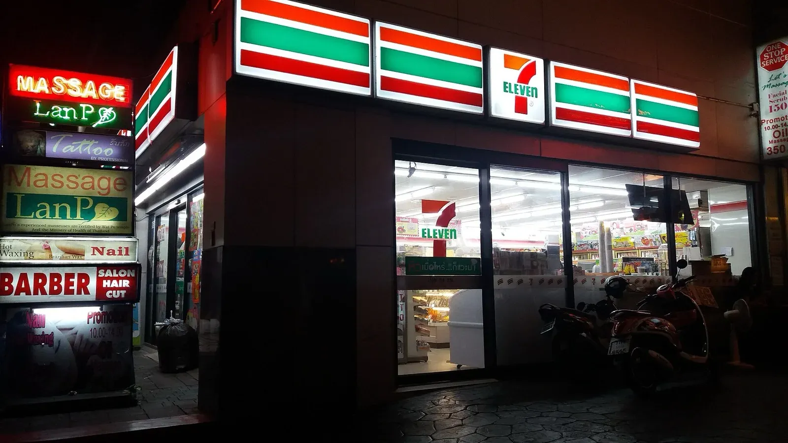 7-eleven sim card thailand 7-Eleven store in Thailand where tourists can buy a SIM card and top up data