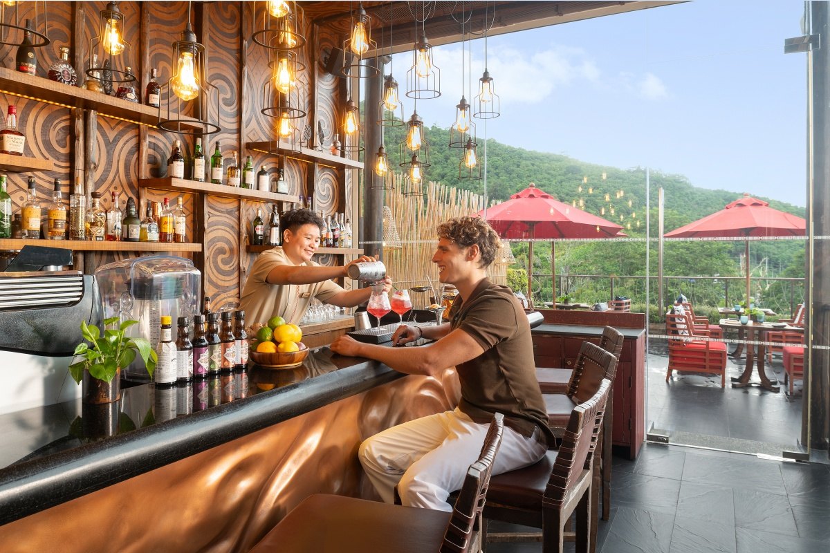 Cha-La pool bar and sun loungers at Keemala jungle resort, Phuket