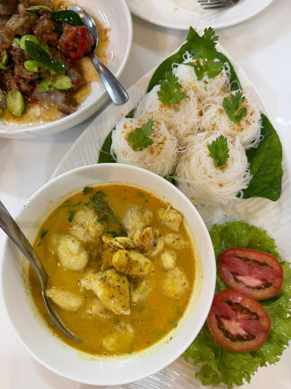 Yellow seafood curry with rice noodles and a stink bean stir-fry at Lertrod, Thai restaurant in Bang Tao, Phuket