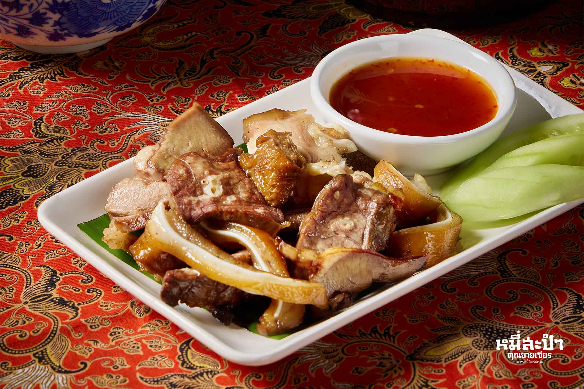Sliced braised pork with red chili dip and cucumber at Meesapam Khun Yai Chian, Thai-Chinese restaurant in Old Town, Phuket