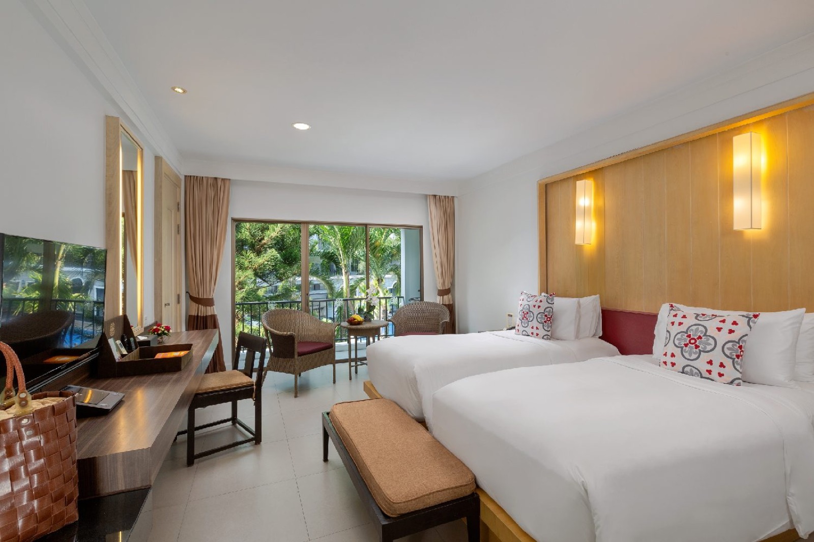 Deluxe guest room at Sawaddi Patong Resort & Spa, Patong