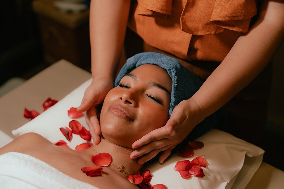 Massage with rose petals at The Life Spa, C & N Resort, Patong Phuket